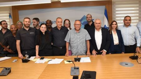 اتفاقية جماعية تاريخية لصالح العاملين في مديرية تطبيق القانون وشؤون الأجانب في سلطة السكان والهجرة